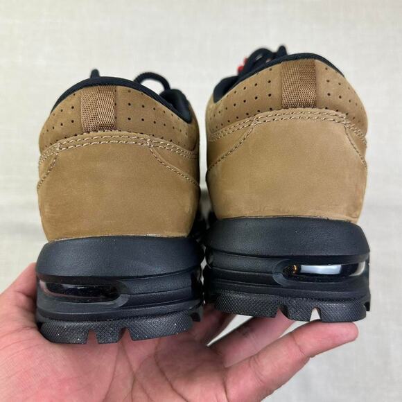 Athletic_Shoes